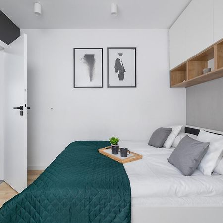 Elegant Apartment In Cracow With Balcony, Parking And Desk By Noclegi Renters Cracovia Exterior foto