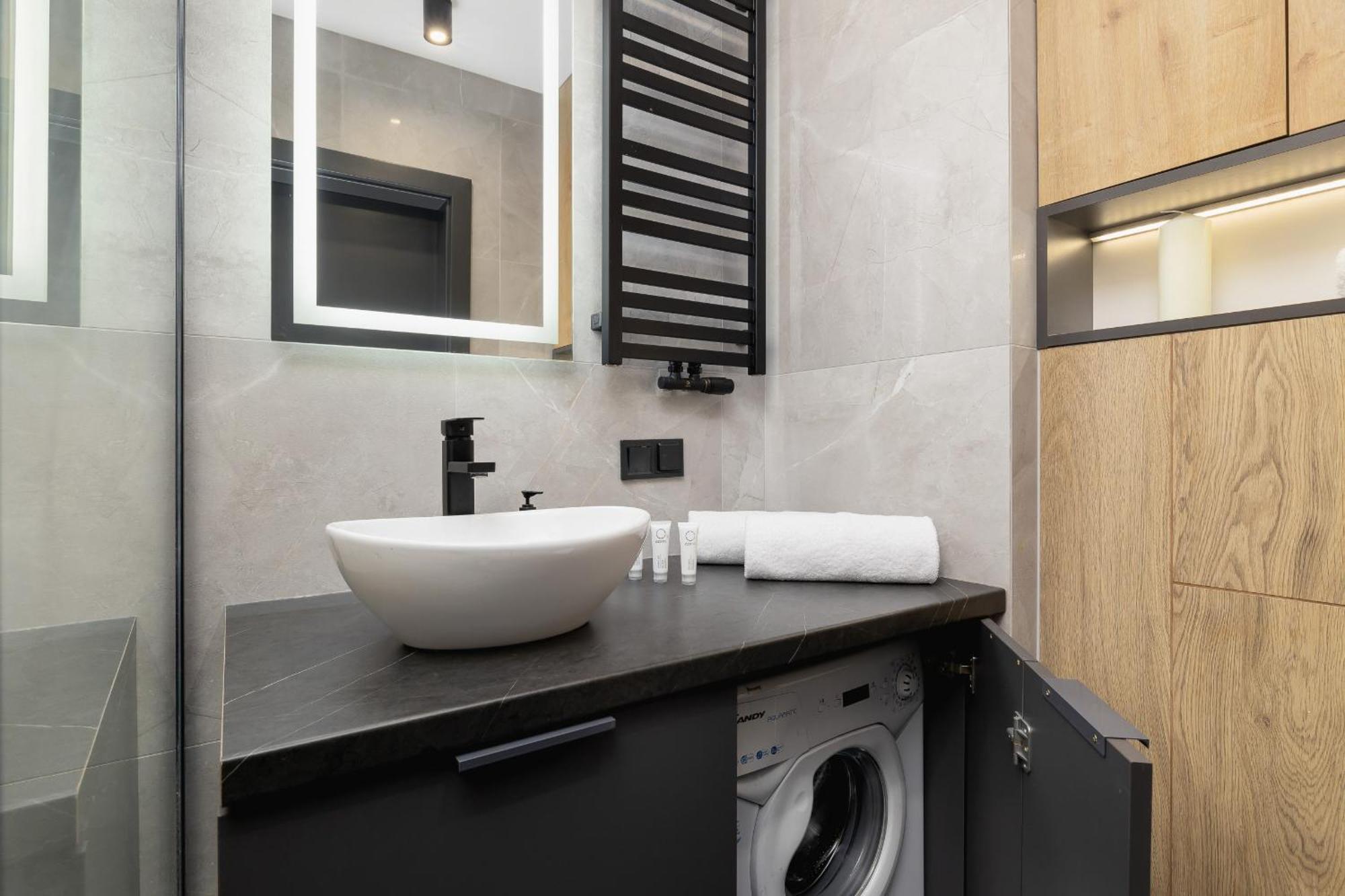 Elegant Apartment In Cracow With Balcony, Parking And Desk By Noclegi Renters Cracovia Exterior foto