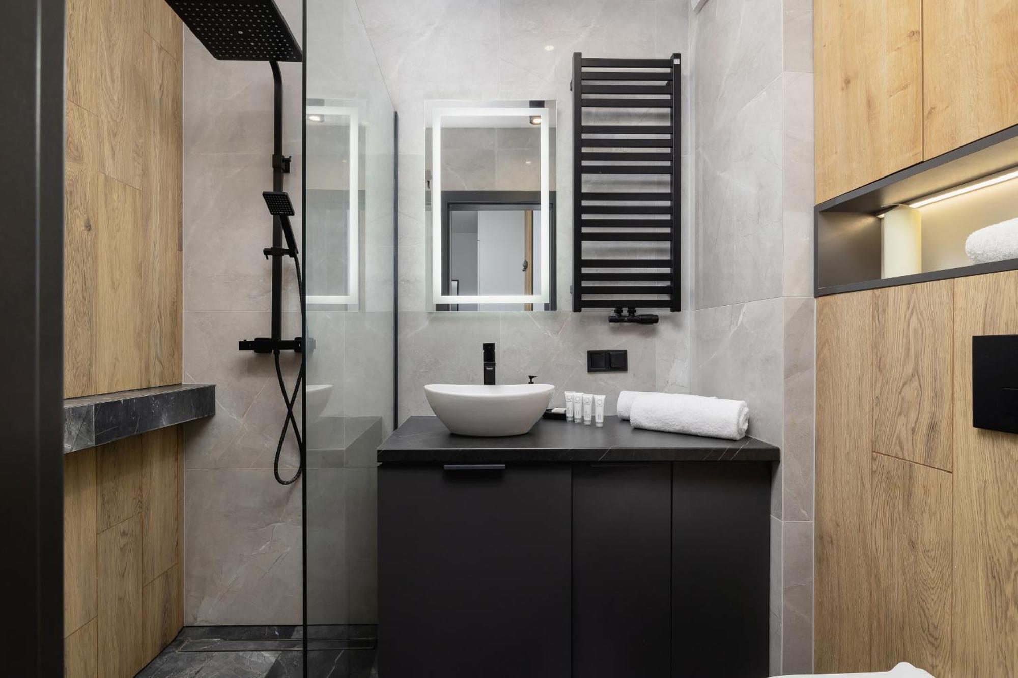 Elegant Apartment In Cracow With Balcony, Parking And Desk By Noclegi Renters Cracovia Exterior foto